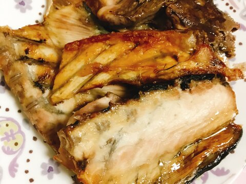 お魚のアラを美味しく食べよ！ブリのアラで塩焼き